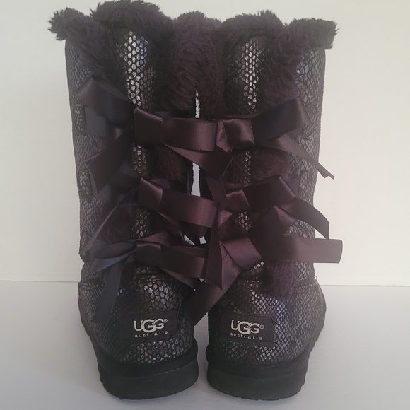 UGG Australia Snake Skin Pattern Bows Boots - Picture 4 of 14